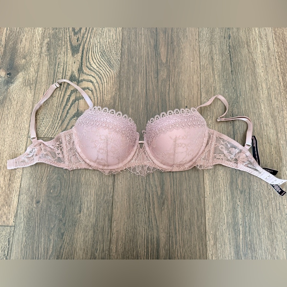 Victoria's Secret Lace Underwire Bra - Light Pink